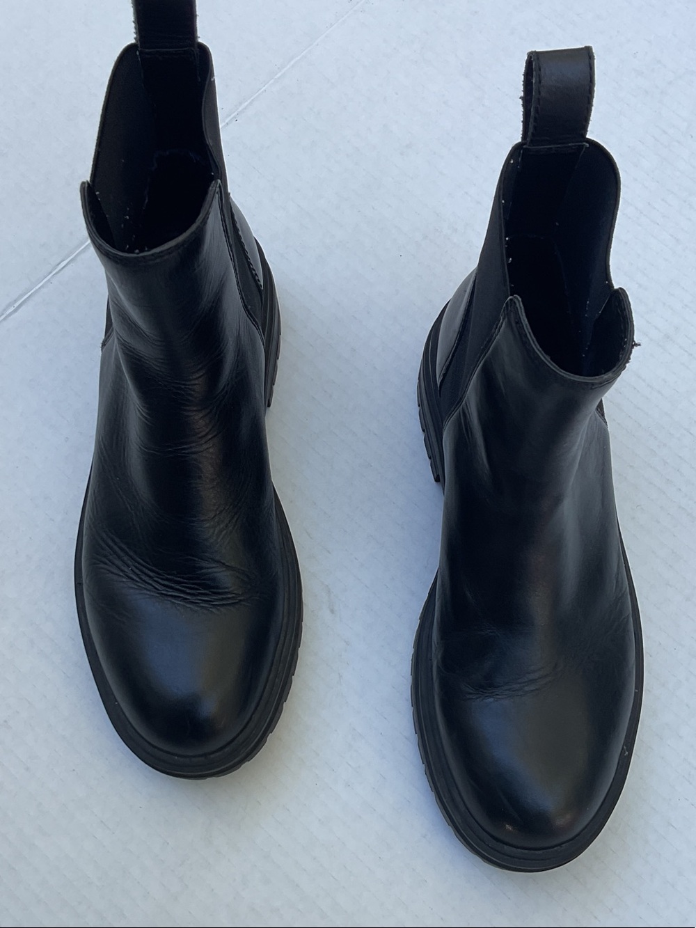 Steve Madden Black Leather Chelsea Booties